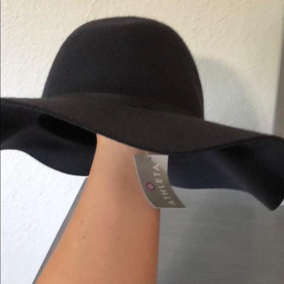 Athleta Sun hat - Picture 3 of 3